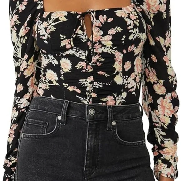 Free People Hilary Smocked Floral Top/Ruched Sleeve/NWT M - Picture 3 of 12